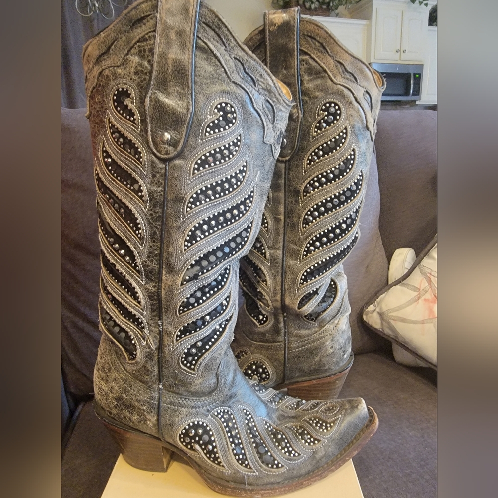 Corral Black Crystal Snip toe boots, Corral Brand, size 6 leather